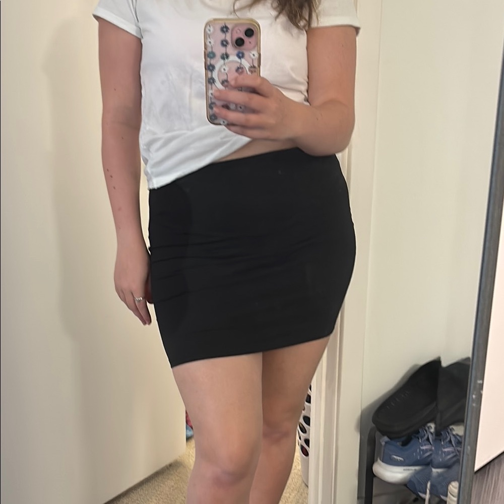 Comfortable and Stretchy Black Pencil Mini Skirt for Night Out